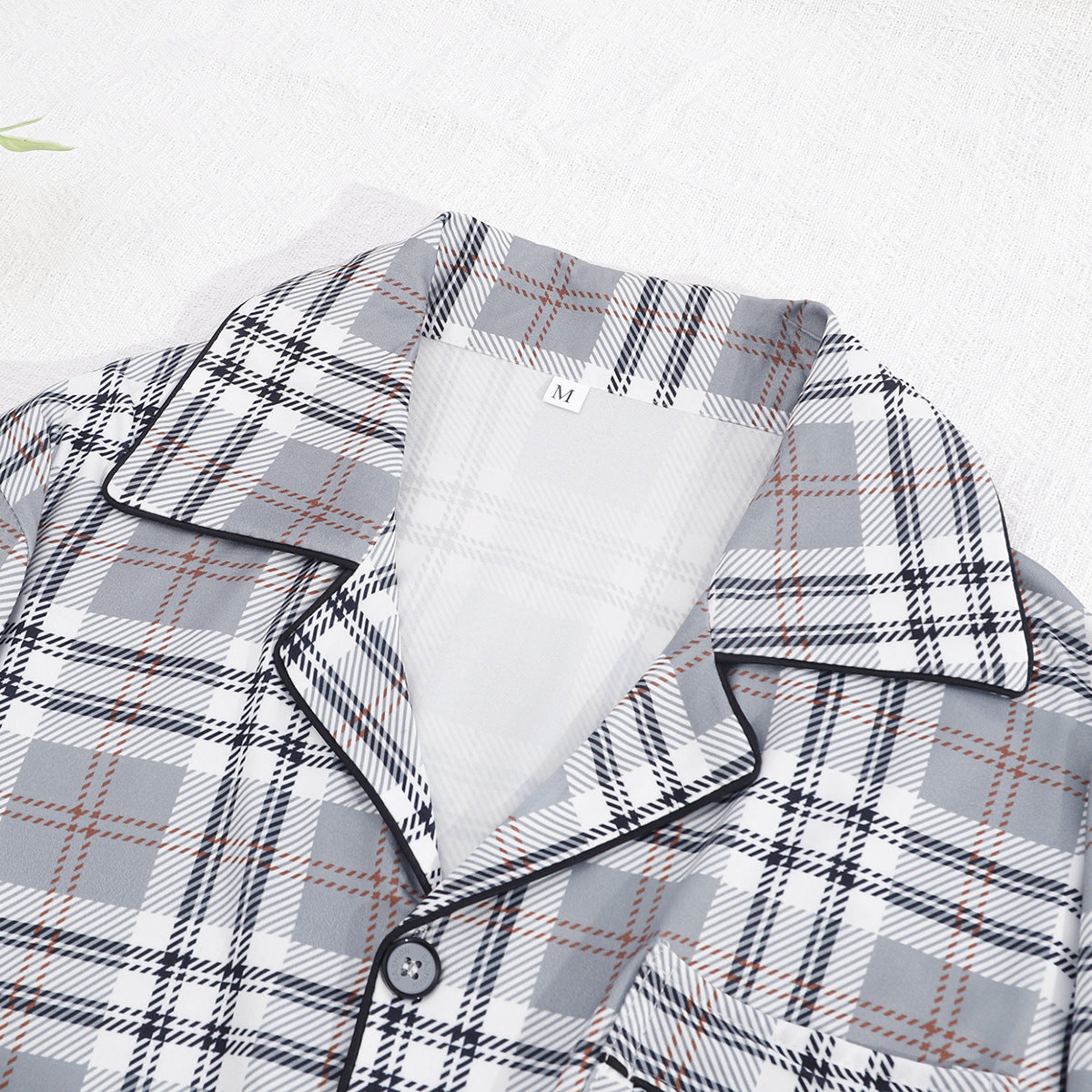 Men's Fall Pajama Set: A long-sleeve top and pants made of milk silk, paired with a lightweight cardigan